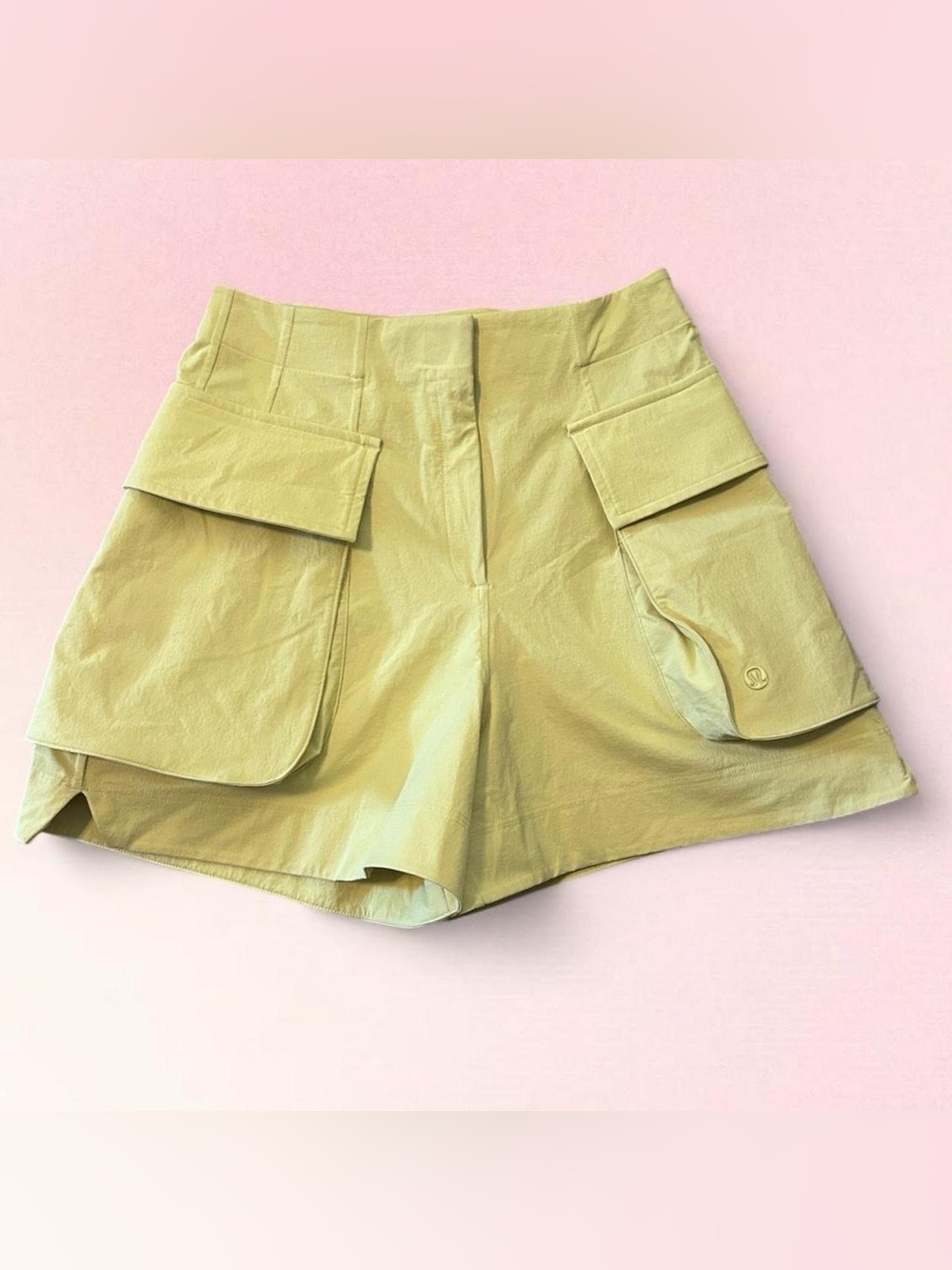 Lululemon Relaxed Fit High Rise Cargo Shorts Neon Yellow SZ 0 Athletic Outdoors